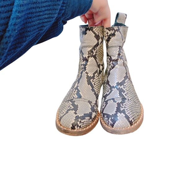 Zadig & Voltaire Studded Snakeskin Leather Ankle Boots With Side Zipper 9.5/40 - Picture 1 of 5